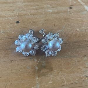 Vintage 1950s rhinestone flower screwback earrings